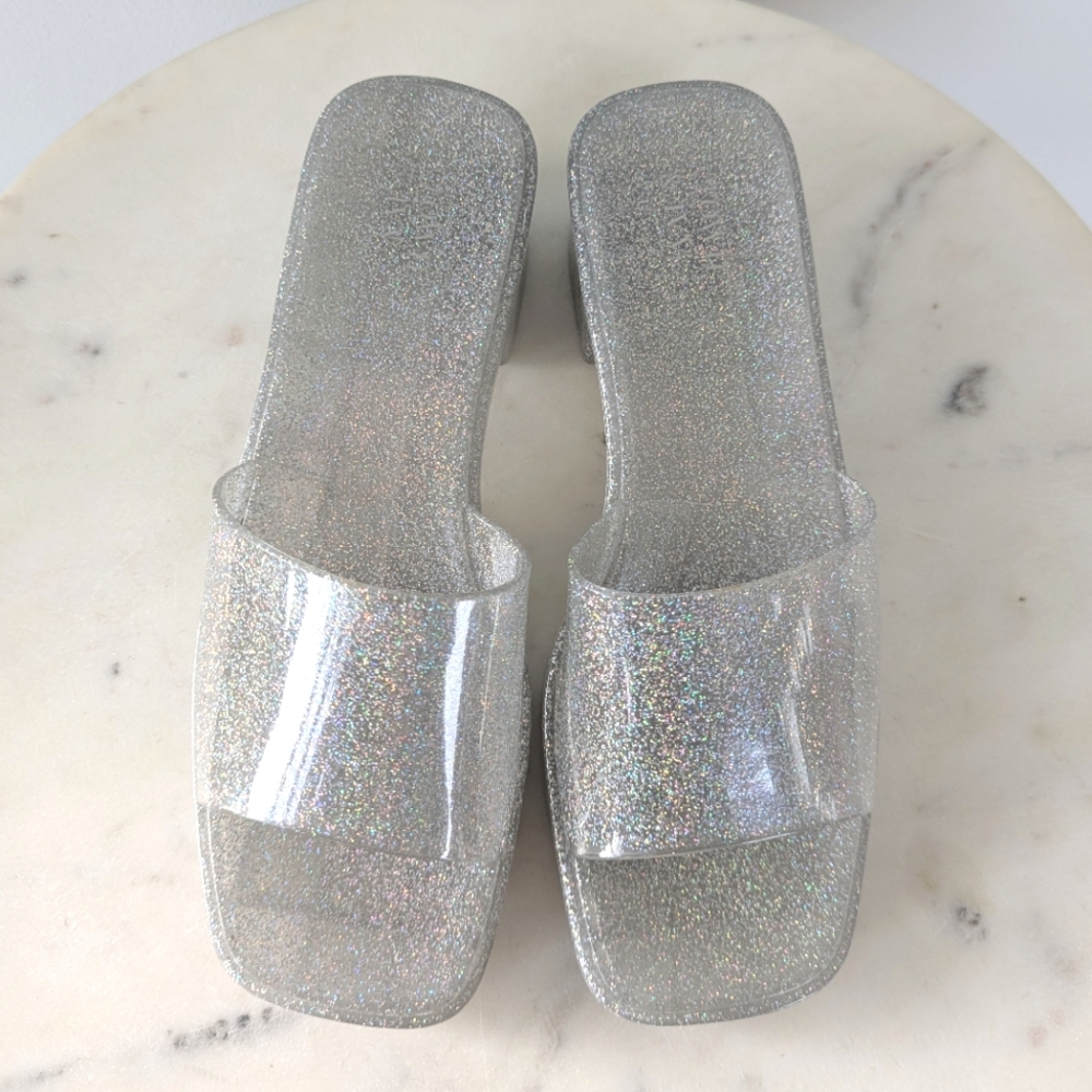 Crown & Ivy Women's Clear Silver Glitter Jelly Slip On Sandals - Picture 2 of 11
